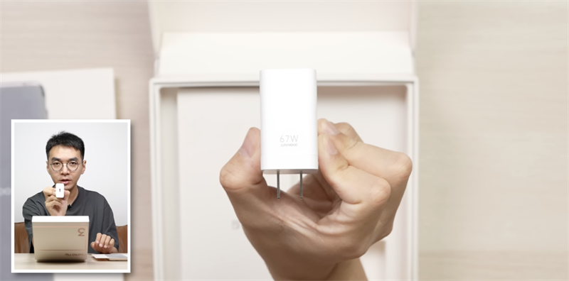 Củ sạc nhanh 67 W của OPPO Find N3 Flip. Nguồn: 钟文泽. Củ sạc nhanh 67 W của OPPO Find N3 Flip. Nguồn: 钟文泽.