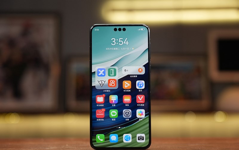 Màn hình Huawei Mate 60 Prođược thiết kế theo dạng 3 nốt ruồi độc đáo và viền xung quanh cực kỳ mỏng Màn hình Huawei Mate 60 Prođược thiết kế theo dạng 3 nốt ruồi độc đáo và viền xung quanh cực kỳ mỏng