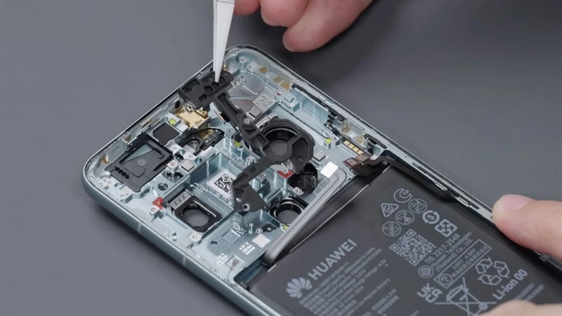 Các linh kiện sang trọng bên trong Huawei Mate 60 Pro