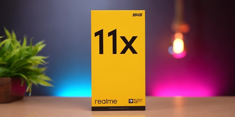 Hộp đựng của realme 11x 5G vẫn sử dụng tone màu vàng cam chủ đạo quen thuộc của realme Hộp đựng của realme 11x 5G vẫn sử dụng tone màu vàng cam chủ đạo quen thuộc của realme