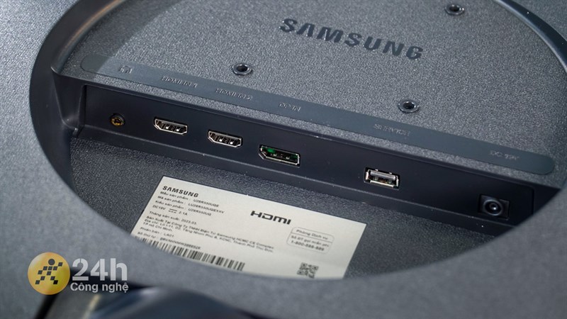 Samsung UR55 LU28R550UQEXXV còn có nhiều cổng kết nối đi kèm Samsung UR55 LU28R550UQEXXV còn có nhiều cổng kết nối đi kèm