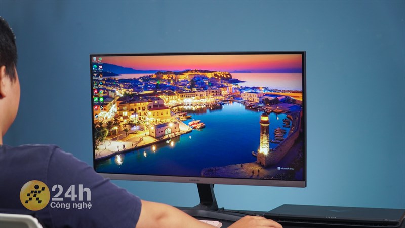 Samsung UR55 LU28R550UQEXXV là một sản phẩm được hoàn thiện chỉn chu với không một chi tiết thừa Samsung UR55 LU28R550UQEXXV là một sản phẩm được hoàn thiện chỉn chu với không một chi tiết thừa