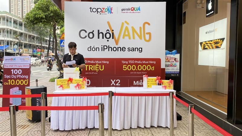 TopZone Khánh Hội tất bật chuẩn bị tươm tất để bắt đầu sự kiện TopZone Khánh Hội tất bật chuẩn bị tươm tất để bắt đầu sự kiện