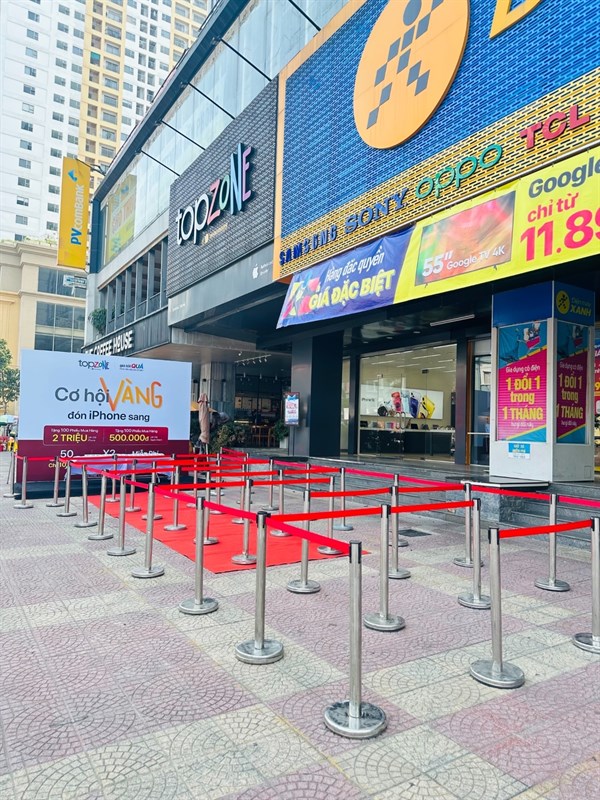 Hiện tại không khí vẫn đang rất vắng vẻ, nhưng chắc chắn rằng TopZone Nghệ An đã sẵn sàng 100% để đón tiếp các vị khách bất cứ lúc nào Hiện tại không khí vẫn đang rất vắng vẻ, nhưng chắc chắn rằng TopZone Nghệ An đã sẵn sàng 100% để đón tiếp các vị khách bất cứ lúc nào