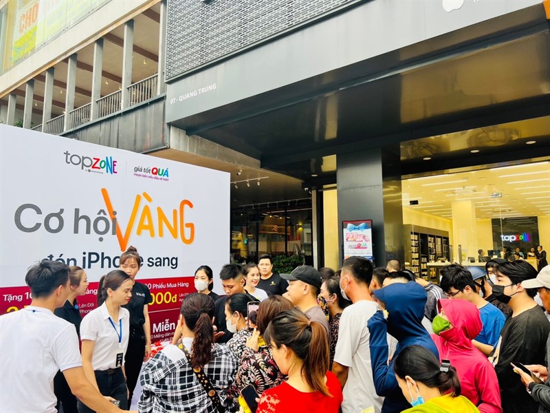 Không khí náo nhiệt khi sự kiện khởi động tại TopZone Nghệ An Không khí náo nhiệt khi sự kiện khởi động tại TopZone Nghệ An