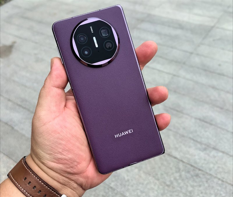 Về mặt thiết kế thì Huawei Mate X5 không quá khác biệt so với thế hệ trước. Nguồn: Weibo. Về mặt thiết kế thì Huawei Mate X5 không quá khác biệt so với thế hệ trước. Nguồn: Weibo.