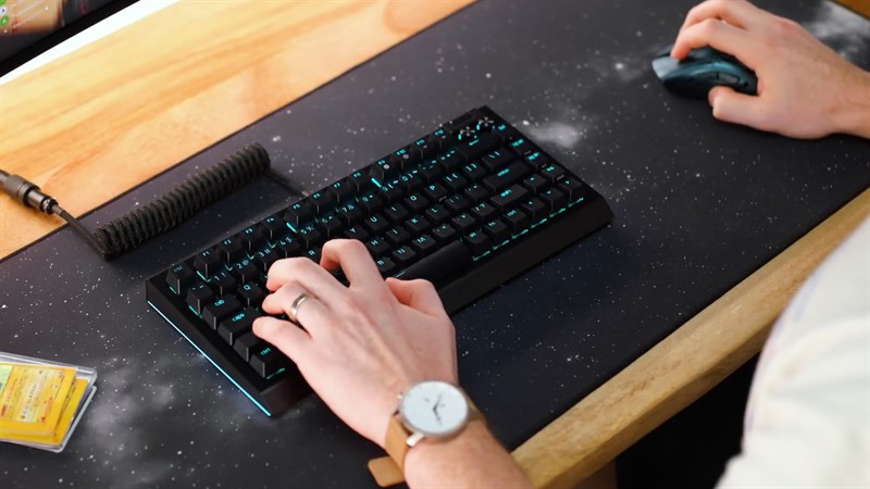 Razer BlackWidow V4 75% gọn nhẹ và đáp ứng tốt cho nhu cầu gaming lẫn văn phòng Razer BlackWidow V4 75% gọn nhẹ và đáp ứng tốt cho nhu cầu gaming lẫn văn phòng