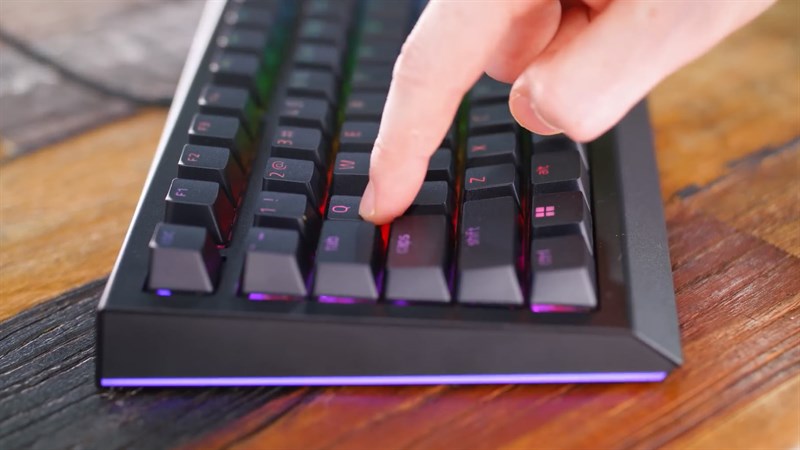 Razer BlackWidow V4 75% được hoàn thiện rất chắc chắn với chất liệu hợp kim nhôm 5052