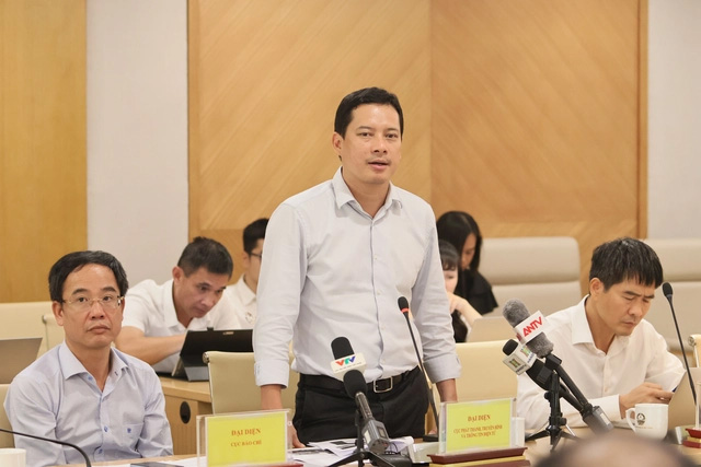 Ông Lê Quang Tự Do - Cục trưởng Cục Phát thanh Truyền hình và Thông tin điện tử, Bộ Thông tin và Truyền thông - phát biểu tại buổi họp báo thường kỳ tháng 9 Ông Lê Quang Tự Do - Cục trưởng Cục Phát thanh Truyền hình và Thông tin điện tử, Bộ Thông tin và Truyền thông - phát biểu tại buổi họp báo thường kỳ tháng 9