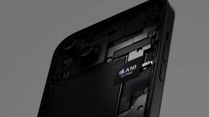 Apple đã trang bị cho iPhone 15 Plus vi xử lý A16 Bionic với tiến trình 4 nm mạnh mẽ. Apple đã trang bị cho iPhone 15 Plus vi xử lý A16 Bionic với tiến trình 4 nm mạnh mẽ.