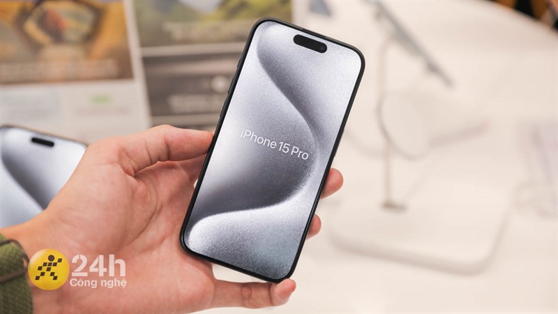 Về kích thước lẫn tấm nền của iPhone 15 Pro đều giống với thế hệ tiền nhiệm. Về kích thước lẫn tấm nền của iPhone 15 Pro đều giống với thế hệ tiền nhiệm.