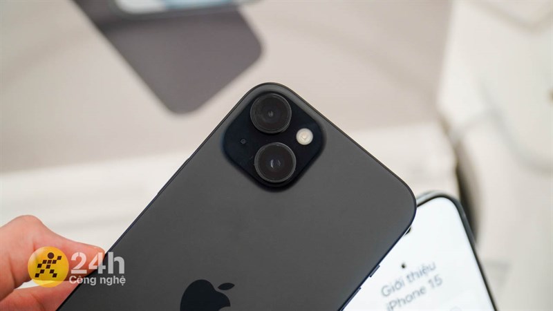 Các ống kính camera của iPhone 15 Plus vẫn được đặt trong khung viền hình vuông Các ống kính camera của iPhone 15 Plus vẫn được đặt trong khung viền hình vuông