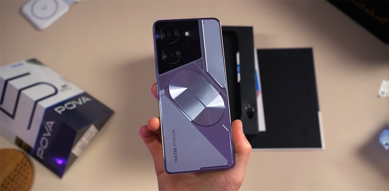 Tecno POVA 5 Pro được thiết kế theo phong cách Turbo Mecha độc đáo