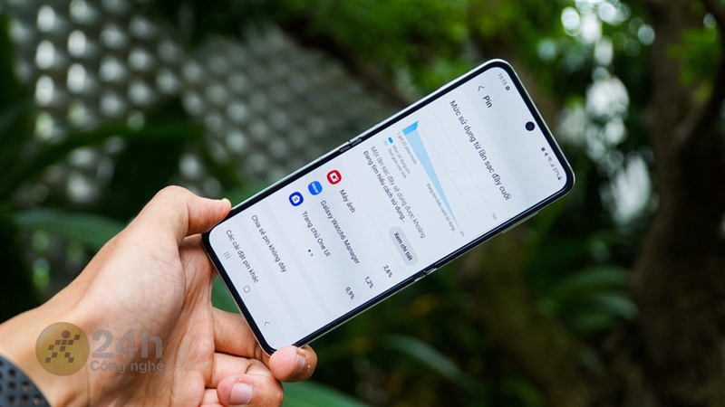 Nếu chỉ sử dụng bình thường thì Galaxy Z Flip5 còn cho thời lượng pin tốt hơn Nếu chỉ sử dụng bình thường thì Galaxy Z Flip5 còn cho thời lượng pin tốt hơn