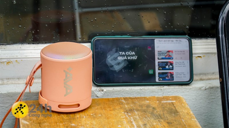 AVA+ Free Go F13 cũng hỗ trợ khả năng kết nối 2 loa cùng lúc, có mic đàm thoại và có thể nghe được cả FM radio. AVA+ Free Go F13 cũng hỗ trợ khả năng kết nối 2 loa cùng lúc, có mic đàm thoại và có thể nghe được cả FM radio.
