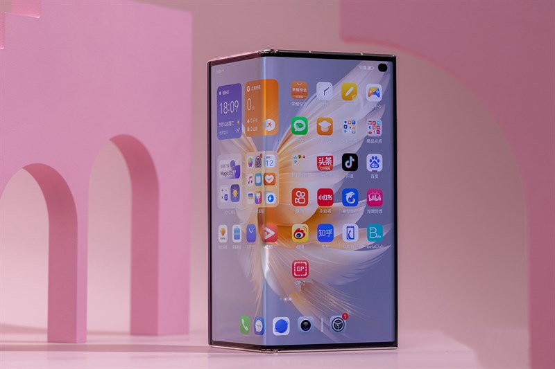 Honor V Purse được trang bị màn hình gập có chất lượng hiển thị rất tốt Honor V Purse được trang bị màn hình gập có chất lượng hiển thị rất tốt