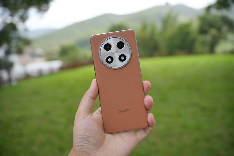 Trải nghiệm trên tay OPPO A2 Pro 5G rất thoải mái nhờ thiết kế, cân nặng hợp lý Trải nghiệm trên tay OPPO A2 Pro 5G rất thoải mái nhờ thiết kế, cân nặng hợp lý