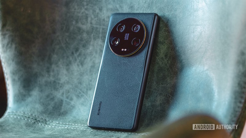 Màn hình của Xiaomi 14 Ultra cũng sẽ được giảm độ cong Màn hình của Xiaomi 14 Ultra cũng sẽ được giảm độ cong