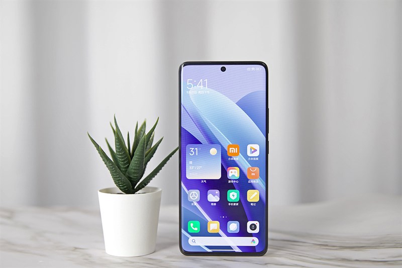 Màn hình Redmi Note 13 Pro+ được thiết kế dạng cong tràn sang 2 bên Màn hình Redmi Note 13 Pro+ được thiết kế dạng cong tràn sang 2 bên
