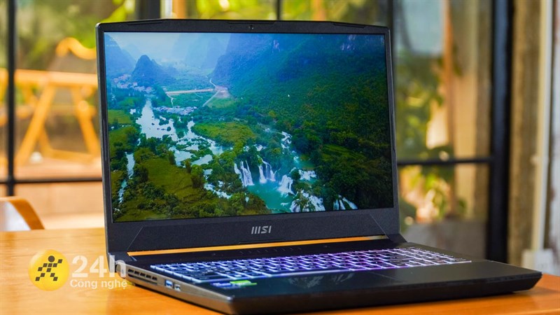Điểm nổi bật của màn hình trên MSI Katana 15 B13VEK là tần số quét lên đến 144 Hz Điểm nổi bật của màn hình trên MSI Katana 15 B13VEK là tần số quét lên đến 144 Hz