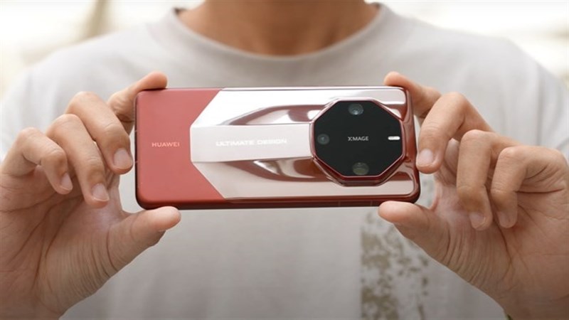 Huawei Mate 60 RS Ultimate Edition sở hữu mặt lưng bằng gốm cao cấp cùng thiết kế cụm camera độc đáo