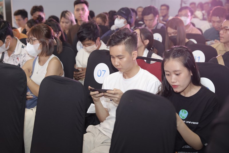 Toàn cảnh sự kiện giao hàng và mở bán sớm iPhone 15 Series