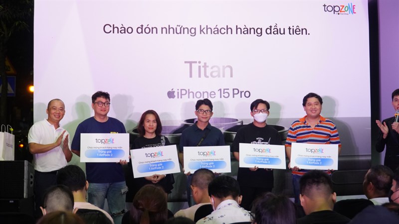 Toàn cảnh sự kiện giao hàng và mở bán sớm iPhone 15 Series