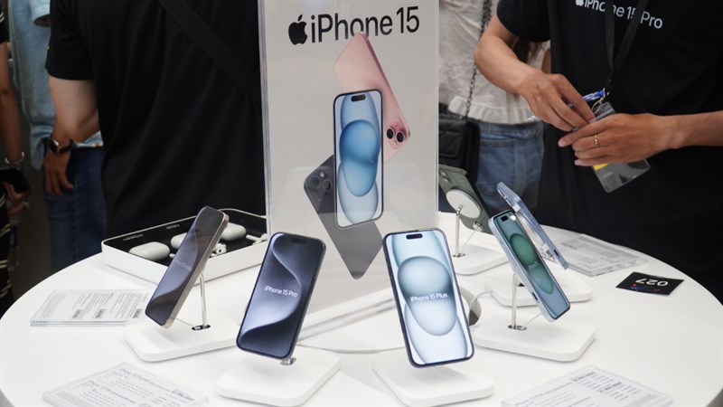 Toàn cảnh sự kiện giao hàng và mở bán sớm iPhone 15 Series