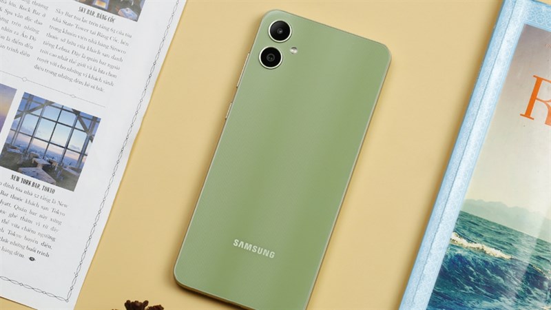 Có nên mua Galaxy A05? Thiết kế hiện đại, bắt trend 'mặt lưng phẳng' sang trọng Có nên mua Galaxy A05? Thiết kế hiện đại, bắt trend 'mặt lưng phẳng' sang trọng