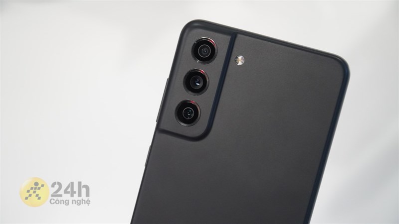 Không chỉ hiệu năng mà cả thiết kế lẫn camera của dòng FE vẫn rất ấn tượng Không chỉ hiệu năng mà cả thiết kế lẫn camera của dòng FE vẫn rất ấn tượng