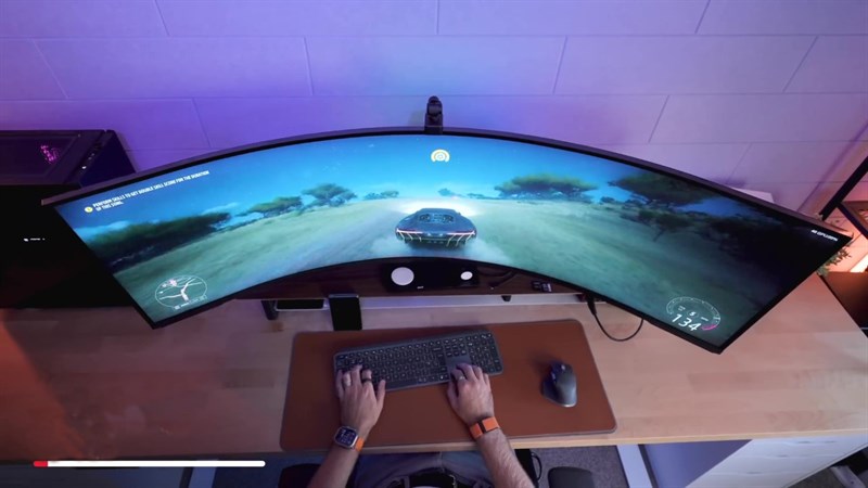 Odyssey Neo G9 có thiết kế cong, mang lại trải nghiệm xem nội dung ấn tượng hơn so với các màn hình phẳng thông thường. Odyssey Neo G9 có thiết kế cong, mang lại trải nghiệm xem nội dung ấn tượng hơn so với các màn hình phẳng thông thường.