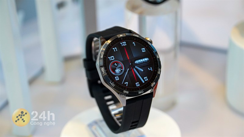 Huawei Watch GT 4 phiên bản 46 mm nam tính, góc cạnh