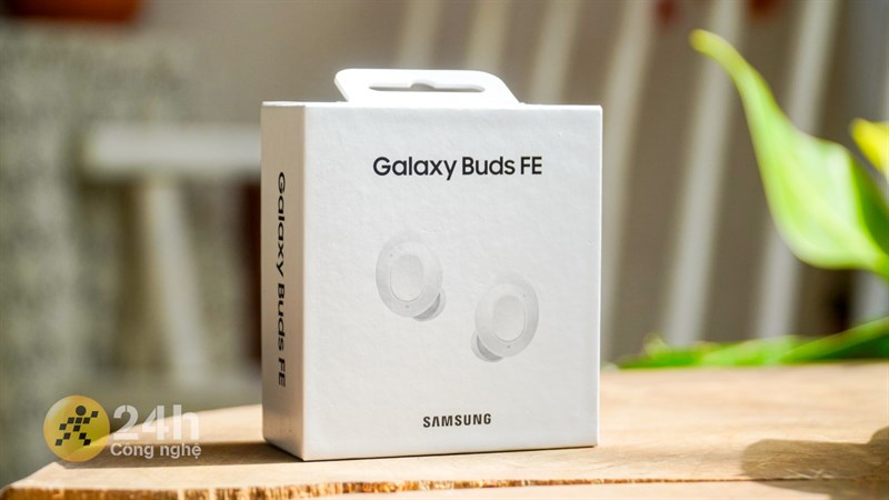 Hộp đựng Galaxy Buds FE được thiết kế đẹp mắt