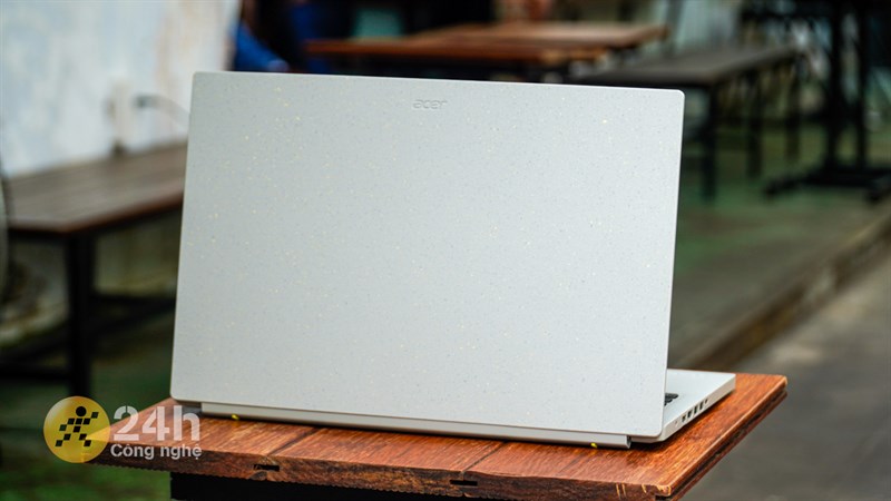 Acer Aspire Vero AV15 51 đang được bán tại hệ thống Thế Giới Di Động với mức giá 17.99 triệu đồng. Acer Aspire Vero AV15 51 đang được bán tại hệ thống Thế Giới Di Động với mức giá 17.99 triệu đồng.