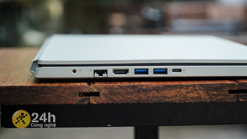 Cạnh trái của Acer Aspire Vero AV15 51. Cạnh trái của Acer Aspire Vero AV15 51.