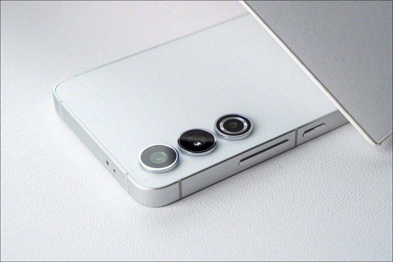Galaxy S24 và Galaxy S24+ sẽ được trang bị cả Snapdragon 8 Gen 3 và Exynos 2400 tuỳ thị trường (Ảnh: GSMArena) Galaxy S24 và Galaxy S24+ sẽ được trang bị cả Snapdragon 8 Gen 3 và Exynos 2400 tuỳ thị trường (Ảnh: GSMArena)