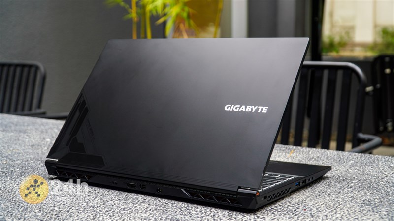 GIGABYTE G5 MF-E2VN333SH còn sở hữu kích thước, cân nặng vừa phải để người dùng thoải mái mang đi bất cứ đâu