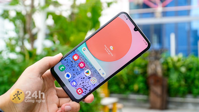 Galaxy M34 thích hớp với người dùng hay dùng điện thoại ngoài trời