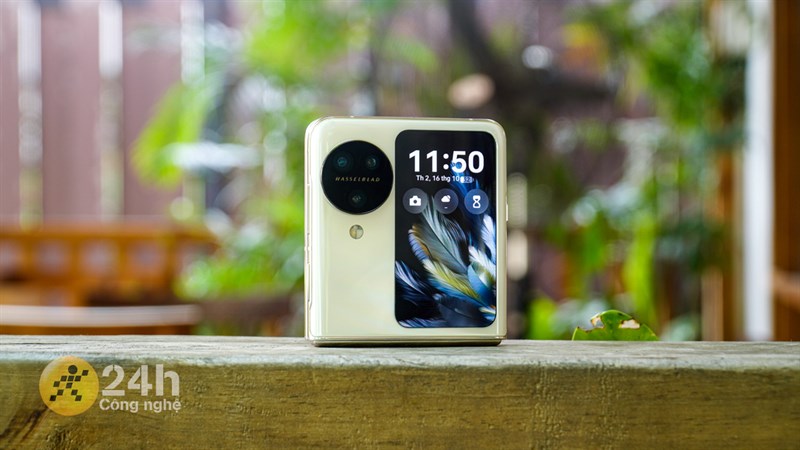 Mặt lưng của OPPO Find N3 Flip còn được làm dạng bóng mờ Mặt lưng của OPPO Find N3 Flip còn được làm dạng bóng mờ