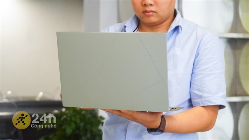 Asus Zenbook 14 OLED UX3402VA (KM085W): Laptop nhỏ gọn cho nữ 2023 Asus Zenbook 14 OLED UX3402VA (KM085W): Laptop nhỏ gọn cho nữ 2023