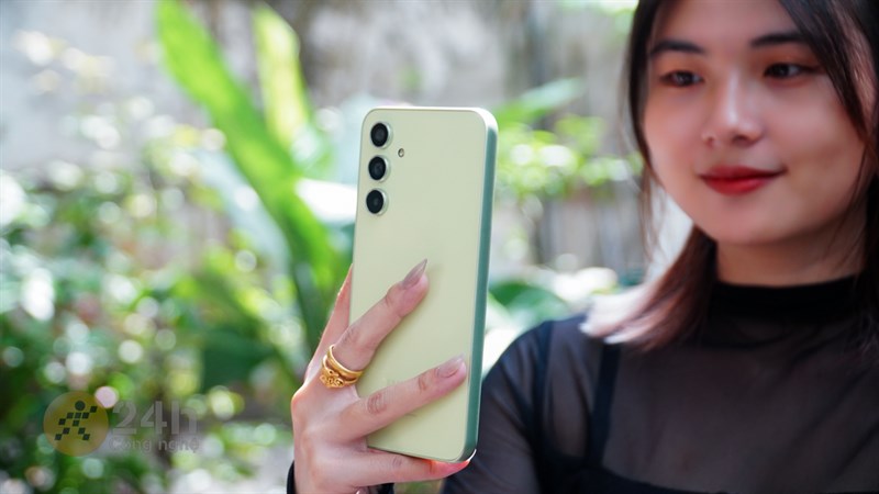  Galaxy A54: Điện thoại mà con gái thích, quà tặng 20/10 tốt nhất!