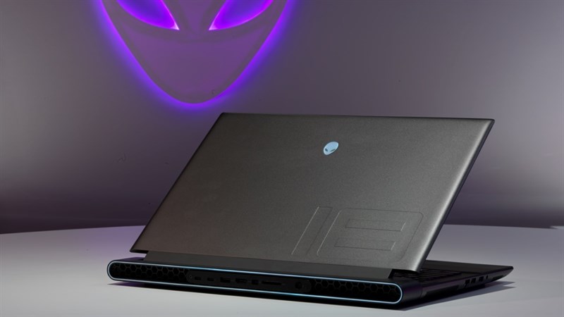 Radeon RX 7900M được trang bị trên laptop Alienware m18, cũng là laptop đạt chứng nhận AMD Advantage Radeon RX 7900M được trang bị trên laptop Alienware m18, cũng là laptop đạt chứng nhận AMD Advantage