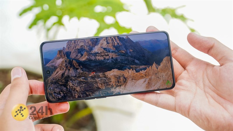 Màn hình AMOLED cho bạn trải nghiệm sống động