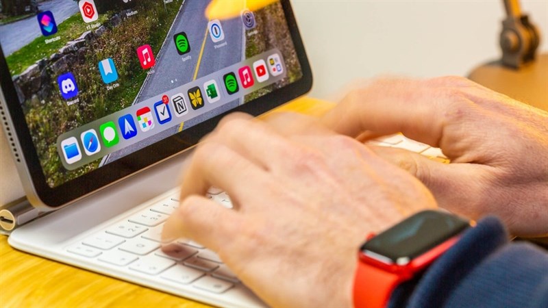 Bên cạnh việc giải trí, nhiều người đã dùng tablet để làm công cụ hỗ trợ công việc ở mức tối đa Bên cạnh việc giải trí, nhiều người đã dùng tablet để làm công cụ hỗ trợ công việc ở mức tối đa