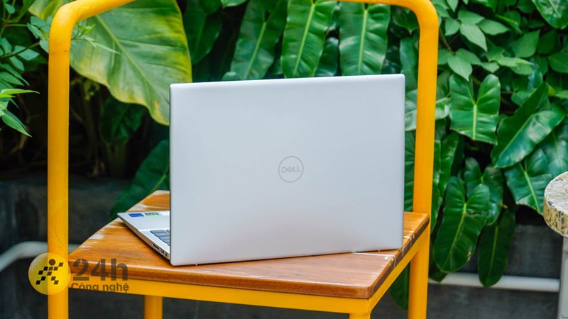 Dell Inspiron 14 5430 được thiết kế theo phong cách tối giản quen thuộc thường thấy của nhà Dell