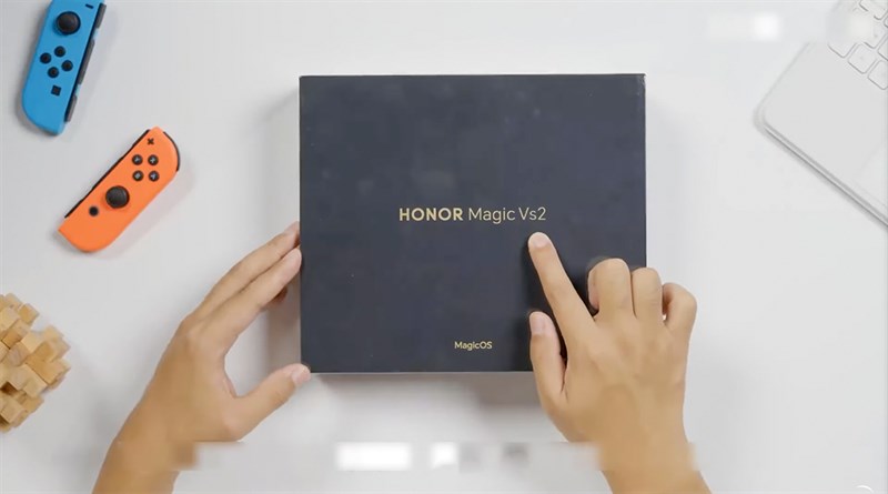 Hộp đựng Honor Magic Vs2 được thiết kê sang trọng, chỉn chu