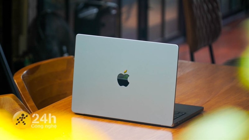 MacBook Pro 14 M2 Pro vẫn có thiết kế tương tự như những thế hệ trước