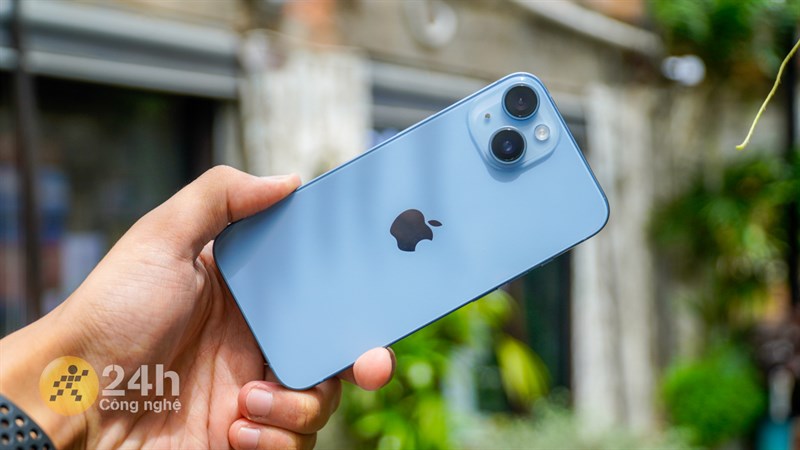Đánh giá iPhone 14 sau 1 năm: Thiết kế vẫn hợp thời, hiệu năng và thời lượng sử dụng pin được cải thiện Nhiều người dùng vẫn thích phong cách thiết kế của iPhone 14 nói riêng hay những mẫu iPhone bản tiêu chuẩn khác nói chung.