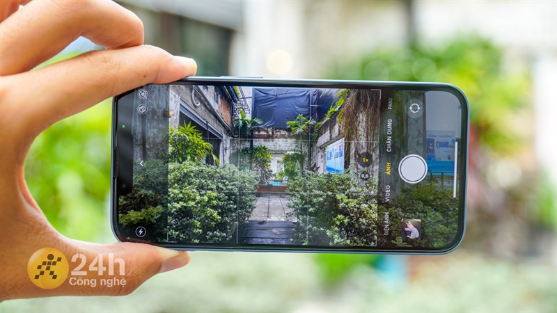 Đánh giá iPhone 14 sau 1 năm: Thiết kế vẫn hợp thời, hiệu năng và thời lượng sử dụng pin được cải thiện Cảm biến chính của iPhone 14 gần như tương đồng với cảm biến chính trên iPhone 13 Pro Max.
