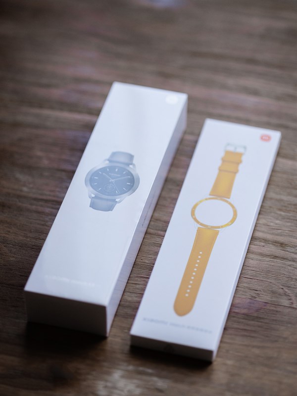 Hộp đựng Xiaomi Watch S3 còn được thiết kế cực kỳ quen thuộc